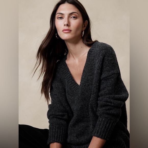NWT! Banana Republic Gray Salma Wool Cottonn Oversized Sweater - Size XS 💙 - Picture 1 of 8